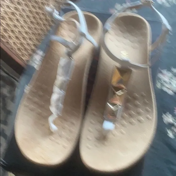 Women’s voinic sandals .new in box