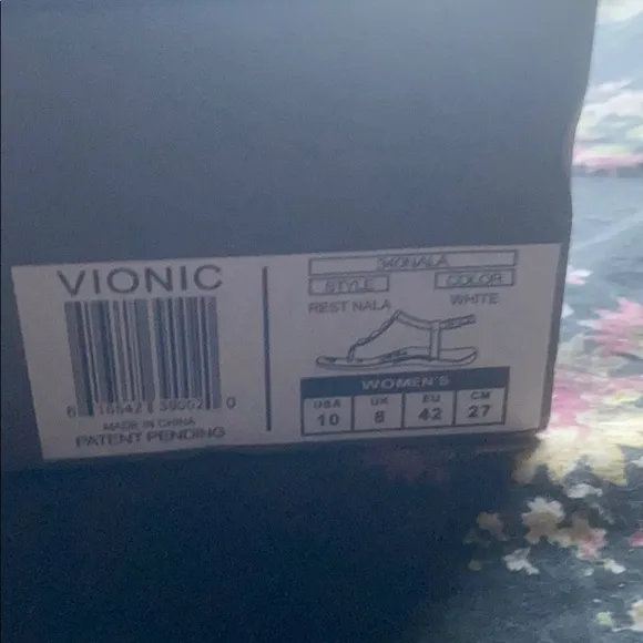Women’s voinic sandals .new in box
