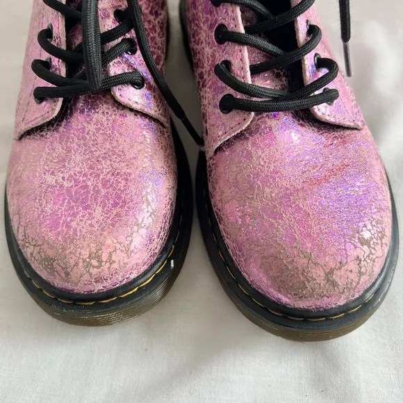 YOUTH 1460 CRINKLE PINK METALLIC LACE UP BOOTS Size 2