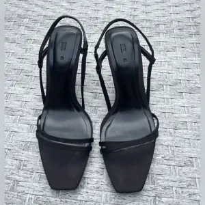 Zara black heeled sandals,front&amp; side straps, comfortable, stylish, 38 (7.5US)