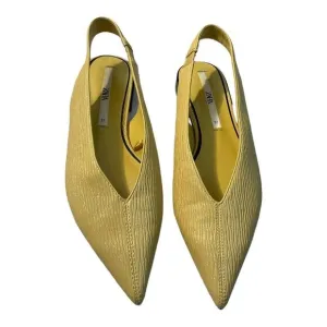 Zara Women’s Size 7  Yellow Pointy Toe Slingback Kitten Heel Flat Sandals Shoes