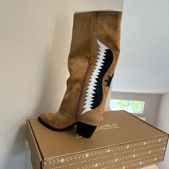 Zodiac Rowena Wings Western Boot Faux Suede Caramel‎ size 9.5