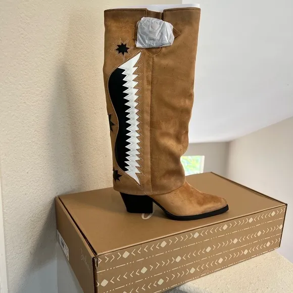 Zodiac Rowena Wings Western Boot Faux Suede Caramel‎ size 9.5